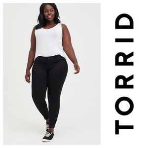 Torrid Luxe Skinny Jeans - Sateen Stretch Black